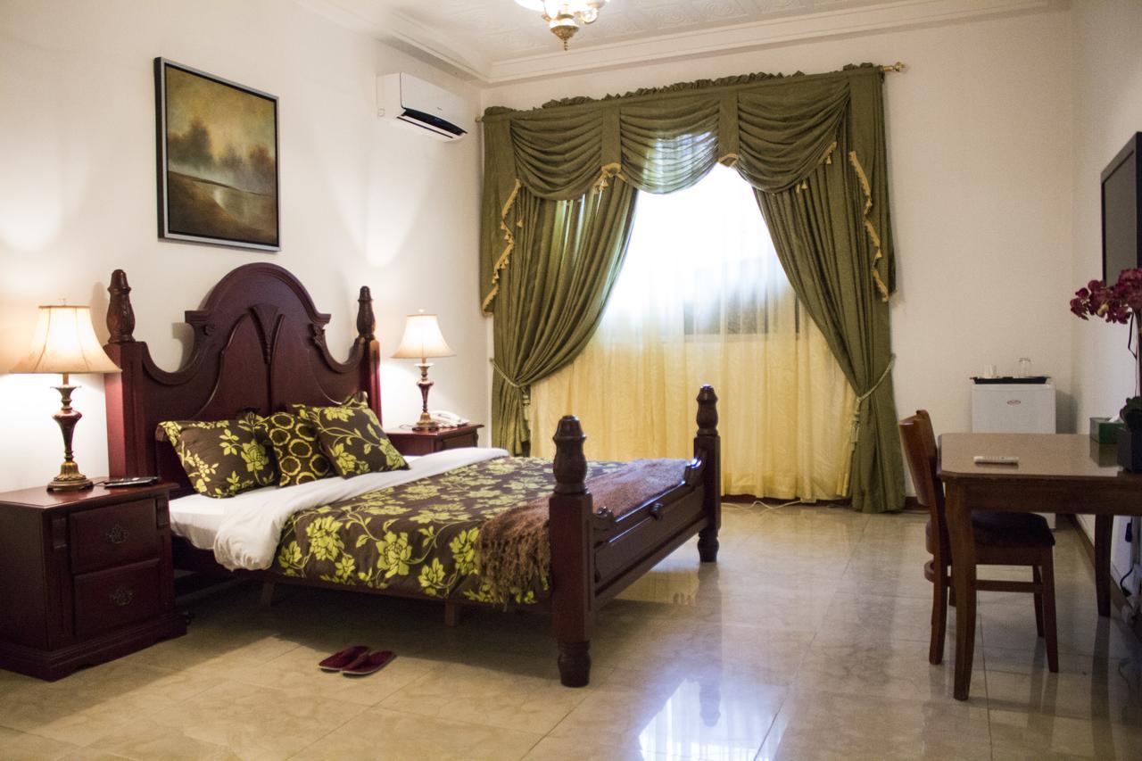 Embassy Suites Hotel Монровия Экстерьер фото