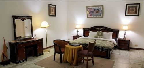 Embassy Suites Hotel Монровия Экстерьер фото