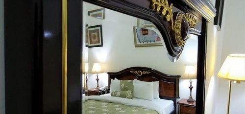 Embassy Suites Hotel Монровия Экстерьер фото